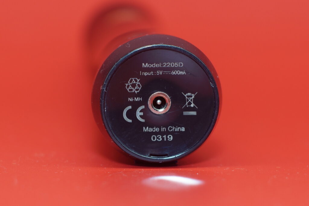 Toothbrush handle charging port